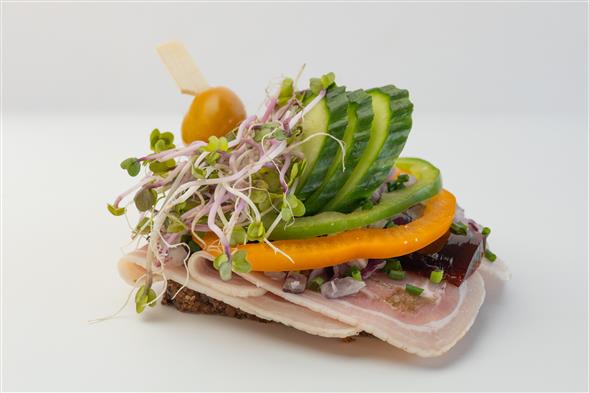 Smørrebrød m/Rullepølse